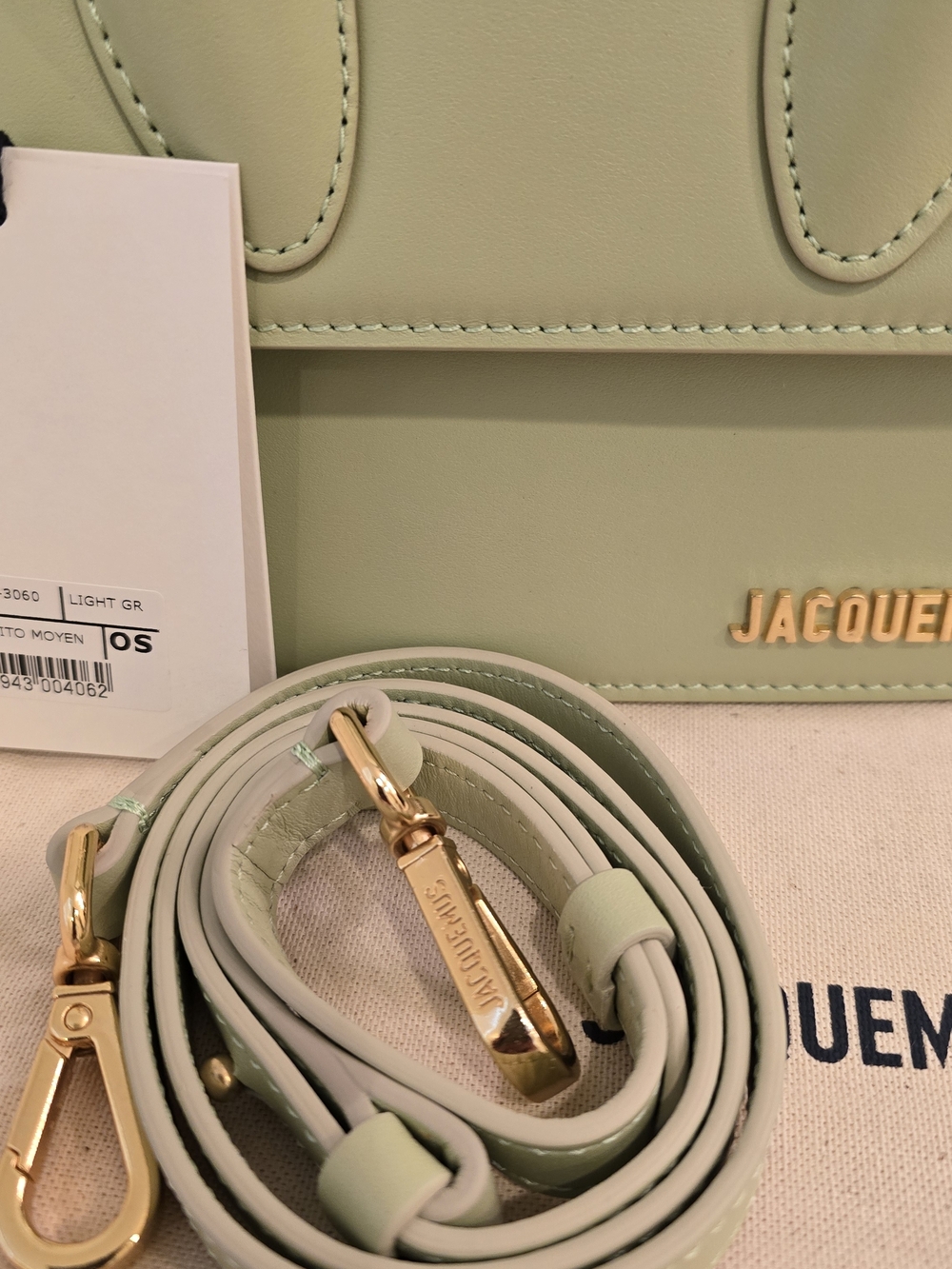 NWT Jacquemus Moyen Top-Handle Bag in Light Sage Green with Gold Logo - Picture 9 of 10